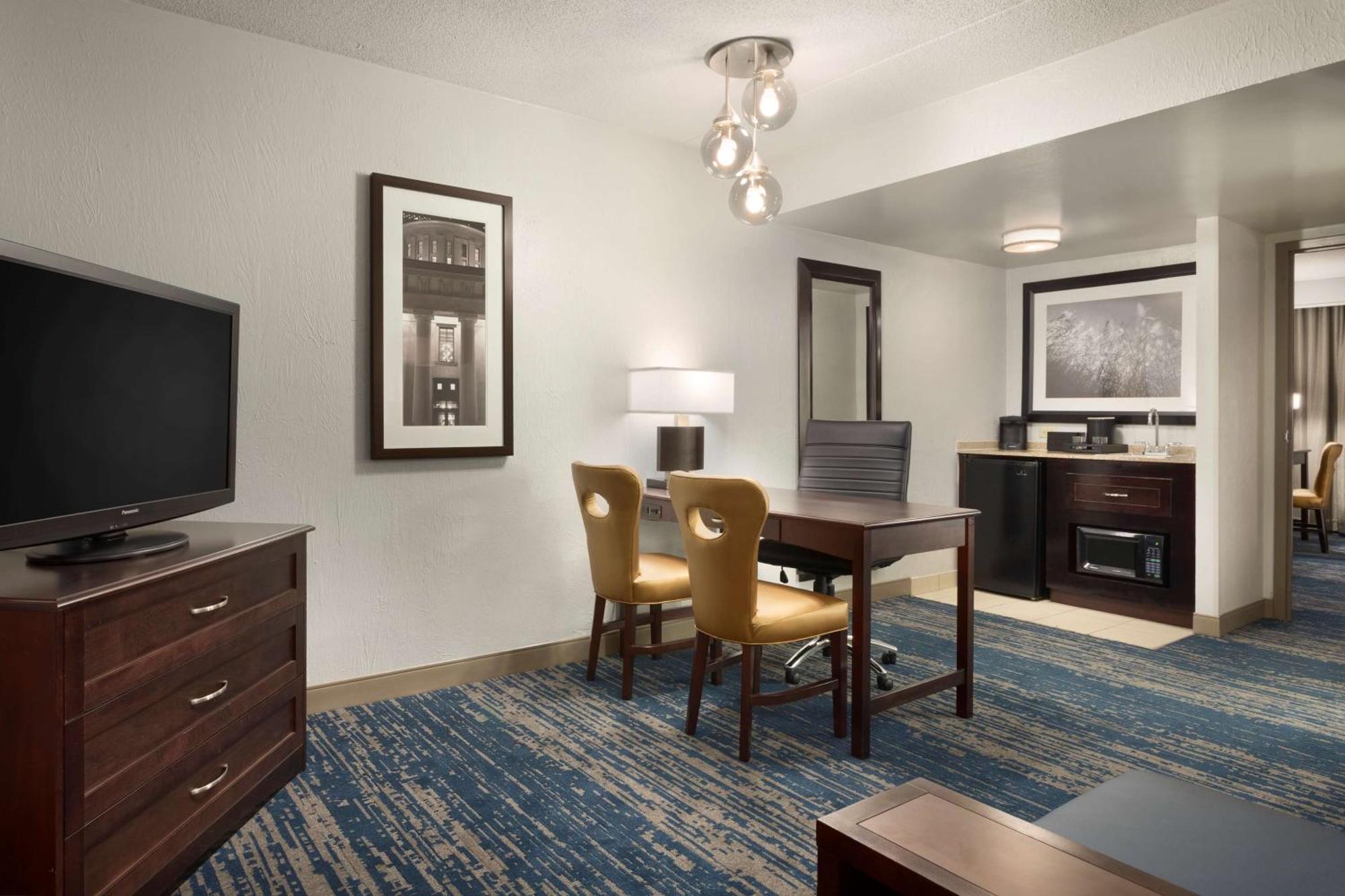 Embassy Suites By Hilton Columbus Exterior foto