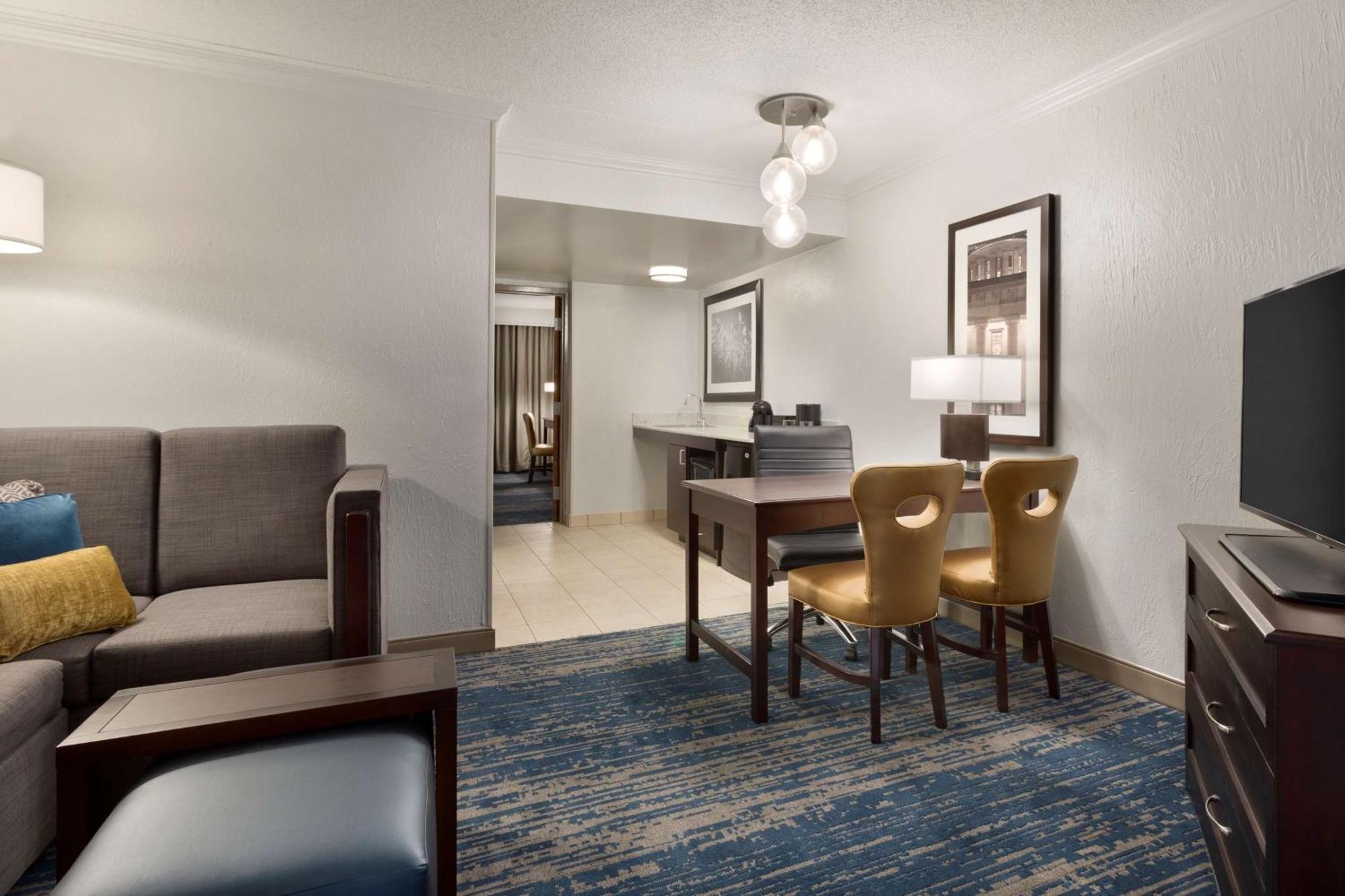 Embassy Suites By Hilton Columbus Exterior foto